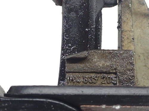 Maçaneta Externa Traseira Esquerda Volkswagen Golf 1994 A 99