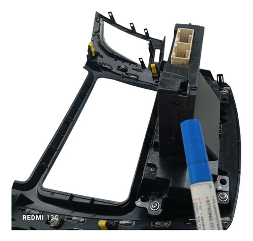 Moldura Central Radio Toyota Hilux 554120k100 Com  Detalhe