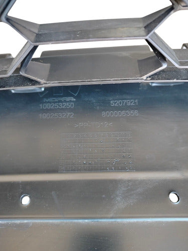 Parachoque Dianteiro Inferior Nova Strada Fiat 20/23 Detalhe