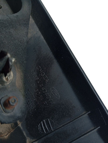 Friso Tampa Traseira Luz Placa Ford Fiesta 2003 A 2012