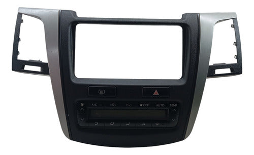 Moldura Central Radio Toyota Hilux 554120k100 Com  Detalhe