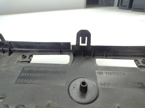 Grade Parachoque Toyota Yaris 18 A 20 53112-0d700 Original.