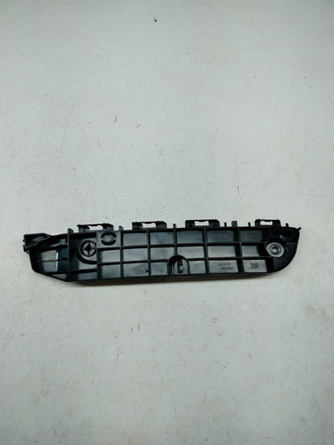 Suporte Para-choque Dianteiro Lado Direito Hilux 2016 A 2018