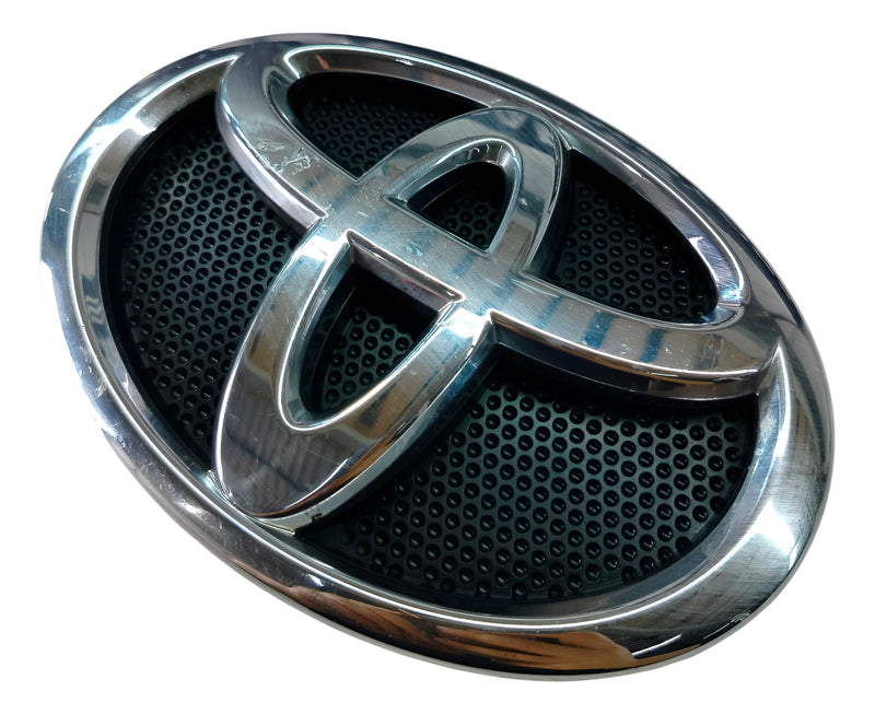 Emblema Grade Frontal Toyota Hilux 2016 A 2022 Com Detalhe