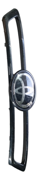 Moldura Superior Grade Dianteira Toyota Hilux Com Detalhe