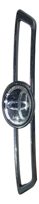 Moldura Superior Grade Dianteira Toyota Hilux Com Detalhe